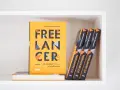 Książka "Freelancer 2.0" Agnieszki Skupienskiej. Dowiedz się, kim jest freelancer i jak zarabiać więcej w solobiznesie.