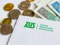 ZUS i pieniądze: monety i banknoty. Zastanawiasz się, ile można dorobić do emerytury?
