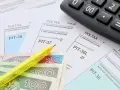 Formularze PIT-37, PIT-38, PIT-36L, PIT-36, polskie banknoty i kalkulator. Czas rozliczyć podatki!