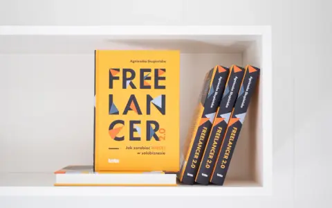 Książka "Freelancer 2.0" Agnieszki Skupienskiej. Dowiedz się, kim jest freelancer i jak zarabiać więcej w solobiznesie.