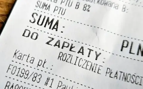 Paragon z NIP: suma do zapłaty PLN. Widoczna kwota PTU B 8%, suma PTU, rozliczenie płatności kartą.