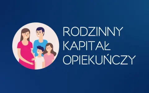 Rodzinny kapitał opiekuńczy: uśmiechnięta rodzina z ciężarną mamą, tatą i dwójką dzieci.