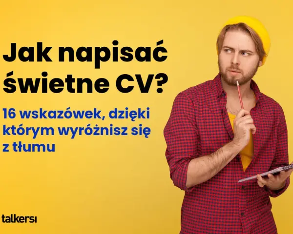 Młody mężczyzna z ołówkiem zastanawia się nad swoim życiorysem. Tekst podpowiada, jak napisać świetne CV, by wyróżnić się z tłumu.
