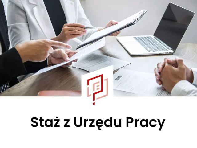Rozmowa kwalifikacyjna, dokumenty, laptop i logo. To szansa na staż z urzędu pracy.