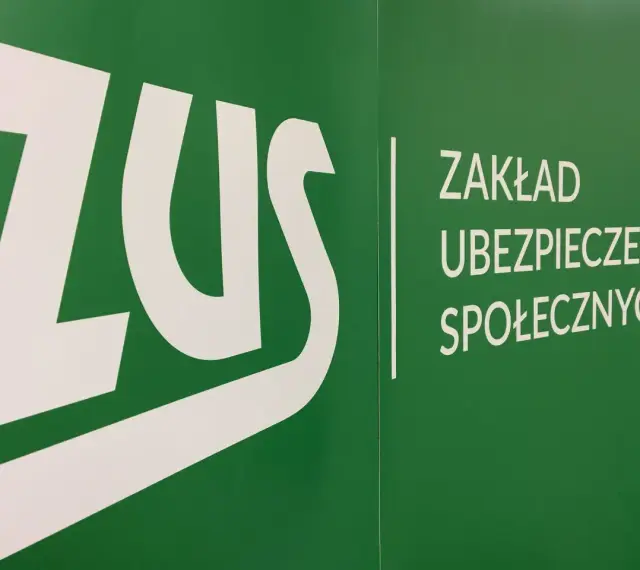 Logo ZUS i napis "Zakład Ubezpieczeń Społecznych". Możliwa jednorazowa wypłata z subkonta ZUS.