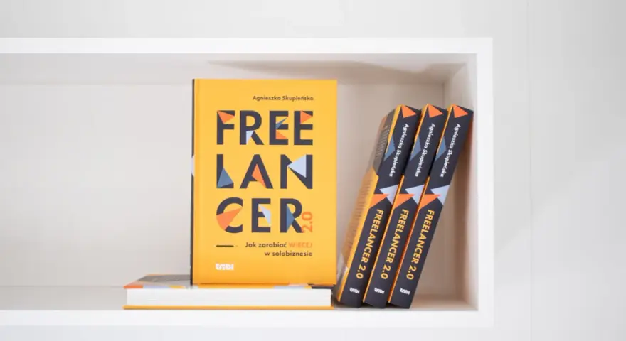 Książka "Freelancer 2.0" Agnieszki Skupienskiej. Dowiedz się, kim jest freelancer i jak zarabiać więcej w solobiznesie.