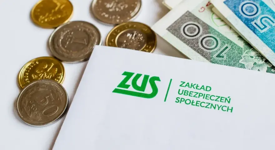 ZUS i pieniądze: monety i banknoty. Zastanawiasz się, ile można dorobić do emerytury?