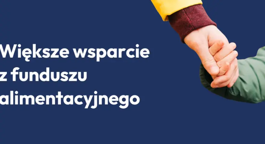 Większe wsparcie z funduszu alimentacyjnego. Dłoń dorosłego trzyma dłoń dziecka, symbolizując pomoc i bezpieczeństwo.
