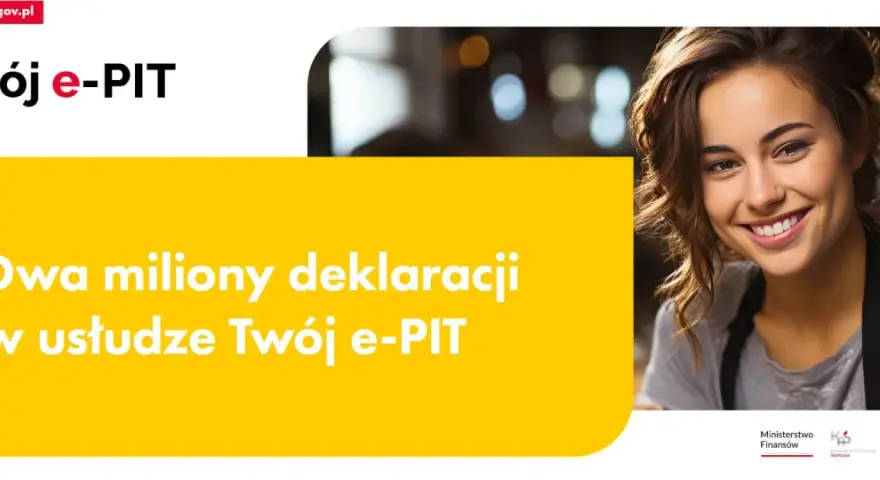 Uśmiechnięta kobieta obok napisu "Twój e-PIT". Dowiedz się, jak sprawdzić status zwrotu podatku.
