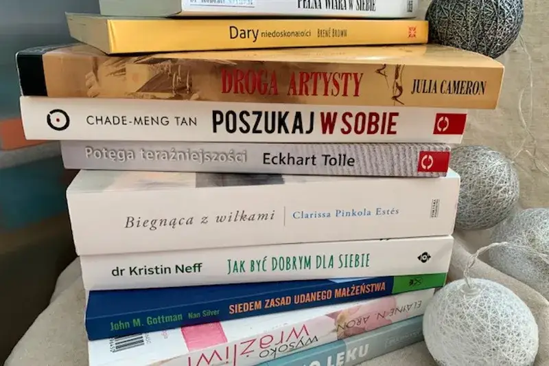 Stos książek o rozwoju osobistym